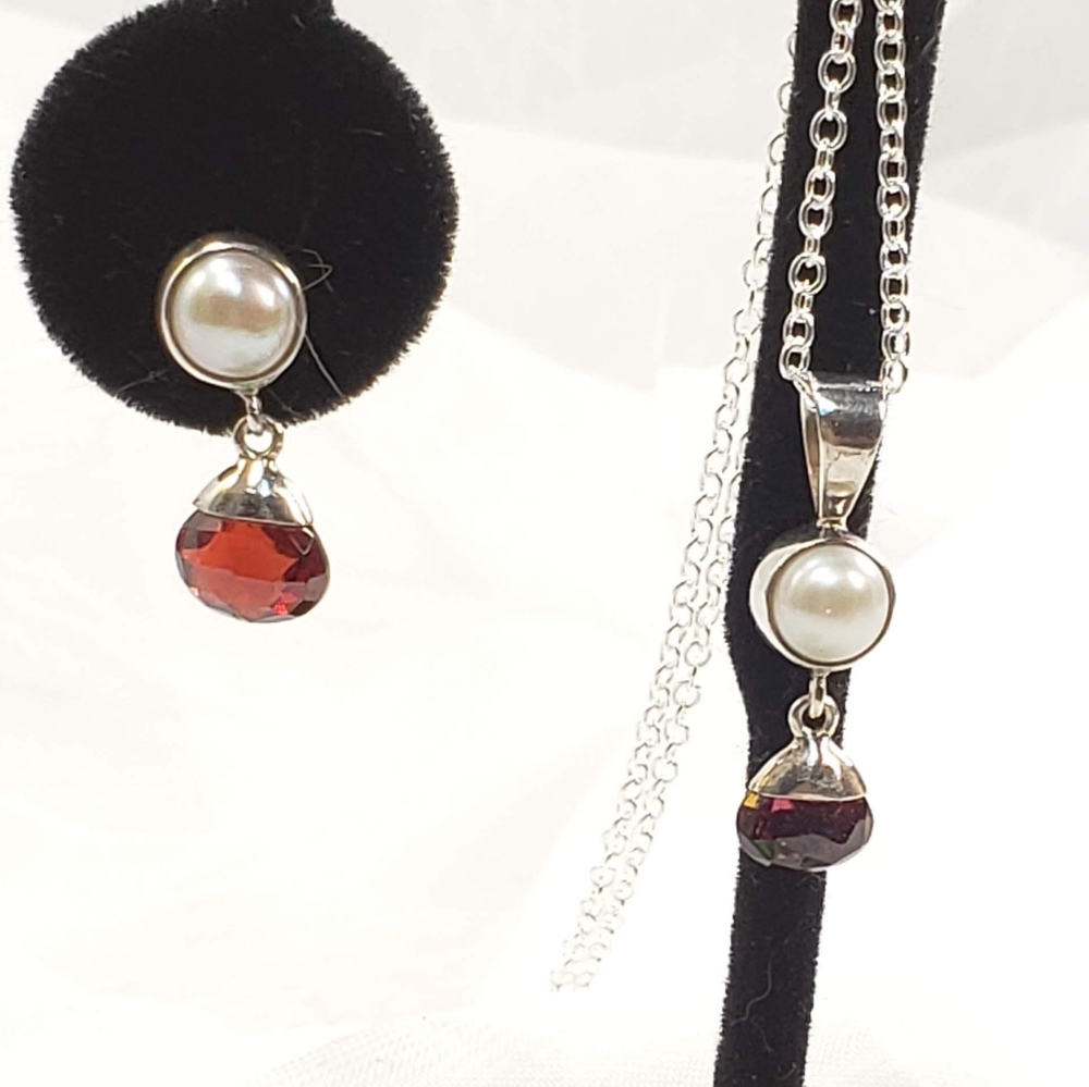 aCleoni Garnet & Pearl Earrings & Pendant Set